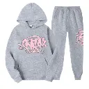 Genérico_Chándal_Syna_World_Otoño_Sudadera_Niños_Hombres_Mujeres_Chaqueta_y_pantalones_con_capucha_90-160_S-3XL_Sudadera_con_capucha_Conjunto_de_chándal_unisex_con_bordado_informal-removebg-preview.webp